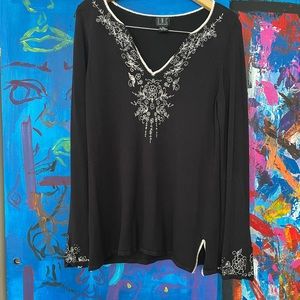 V neck long sleeve embroidered top